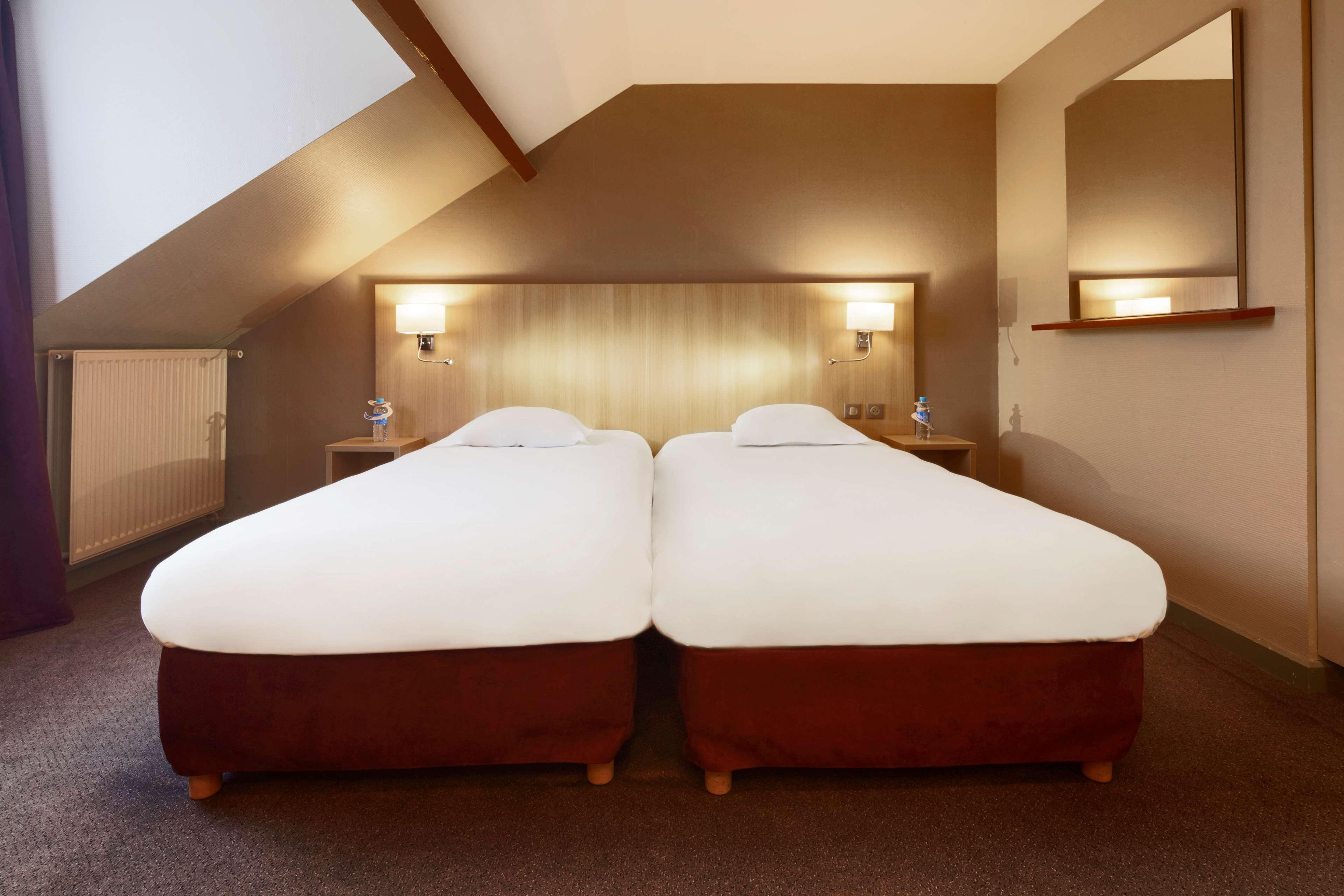กีเรียด เรียมส์ ซองเทรอ Hotel แร็งส์ ภายนอก รูปภาพ