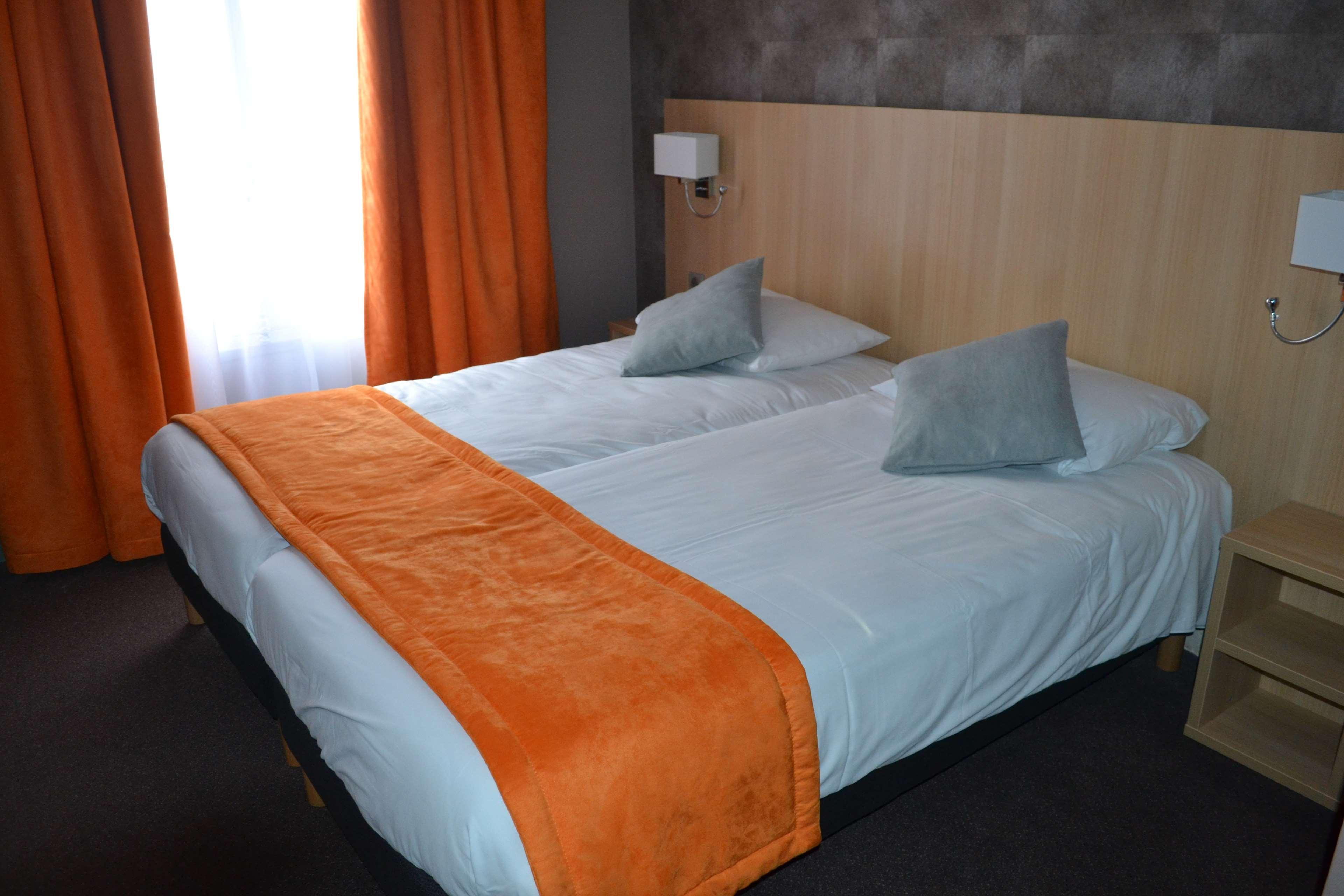 กีเรียด เรียมส์ ซองเทรอ Hotel แร็งส์ ภายนอก รูปภาพ