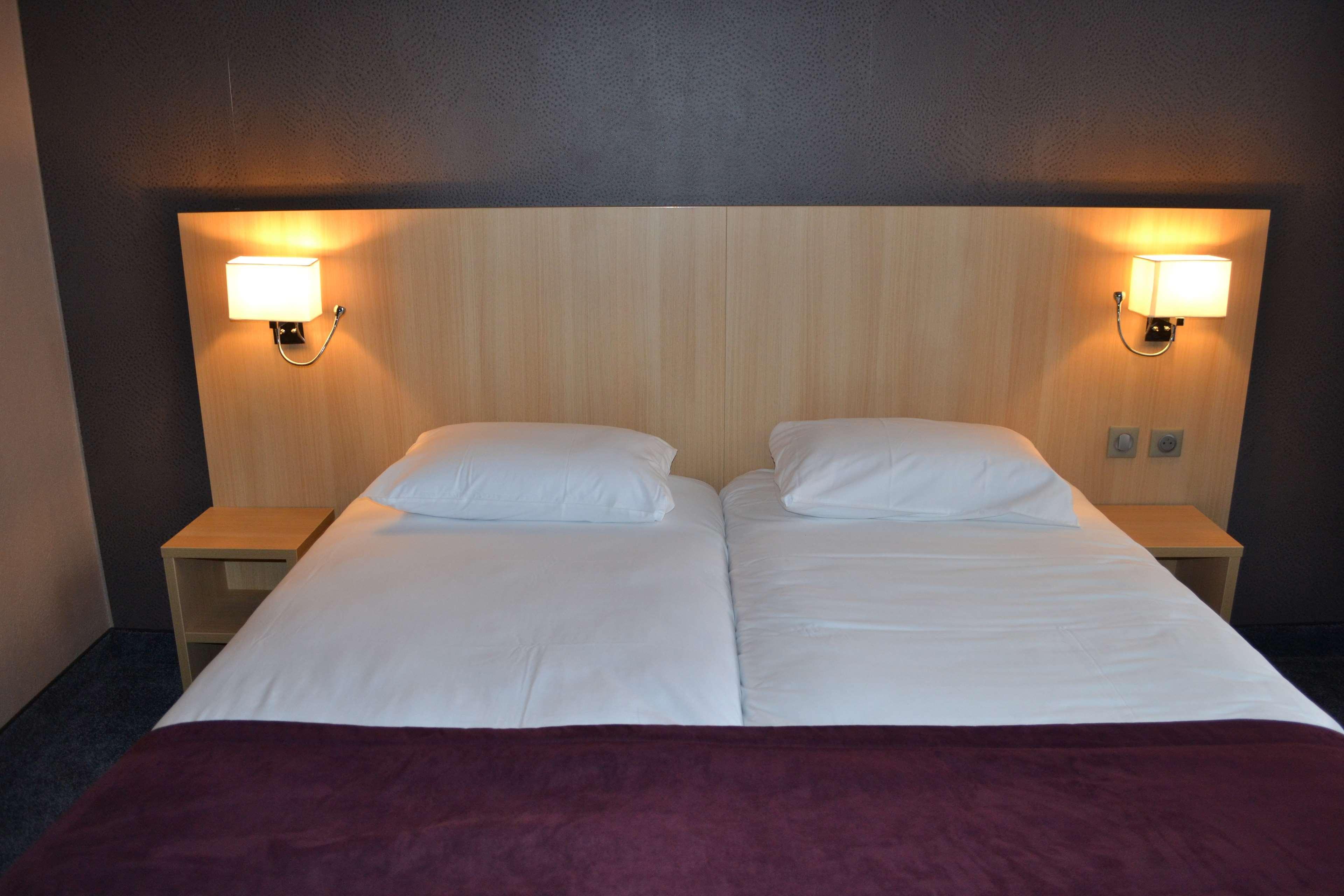 กีเรียด เรียมส์ ซองเทรอ Hotel แร็งส์ ภายนอก รูปภาพ