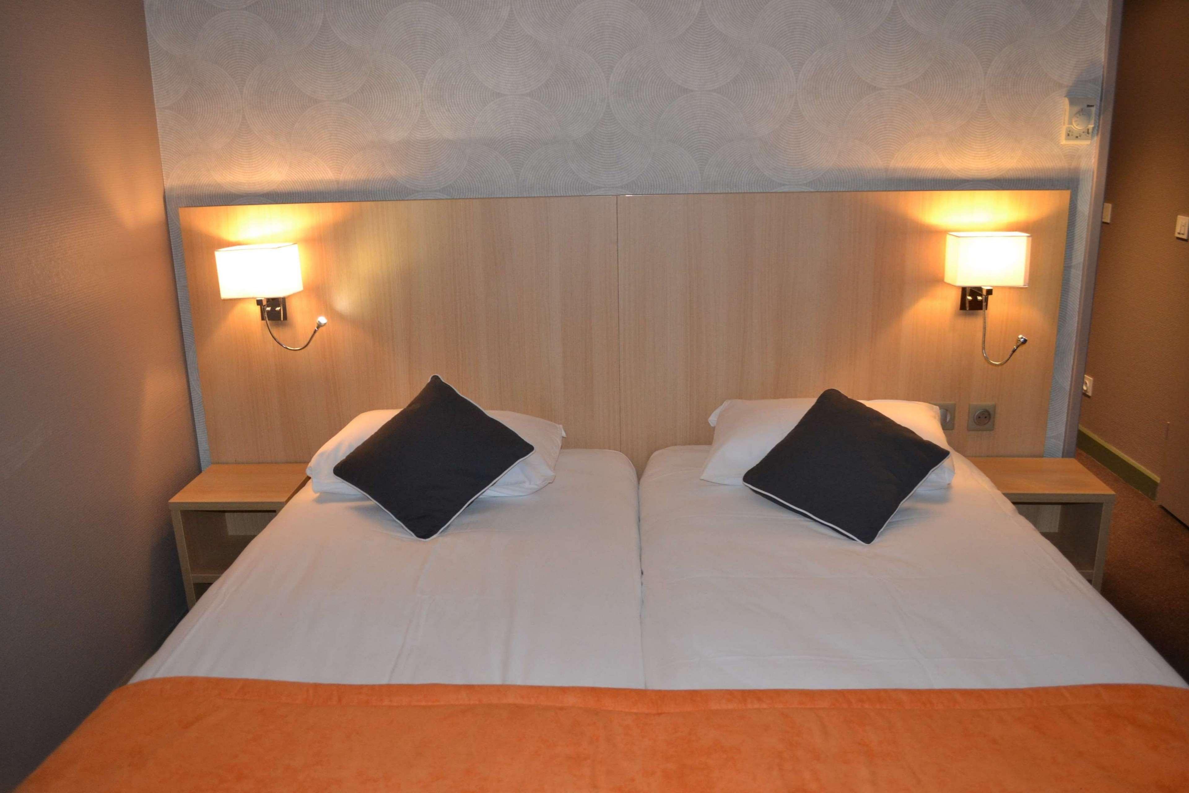 กีเรียด เรียมส์ ซองเทรอ Hotel แร็งส์ ภายนอก รูปภาพ