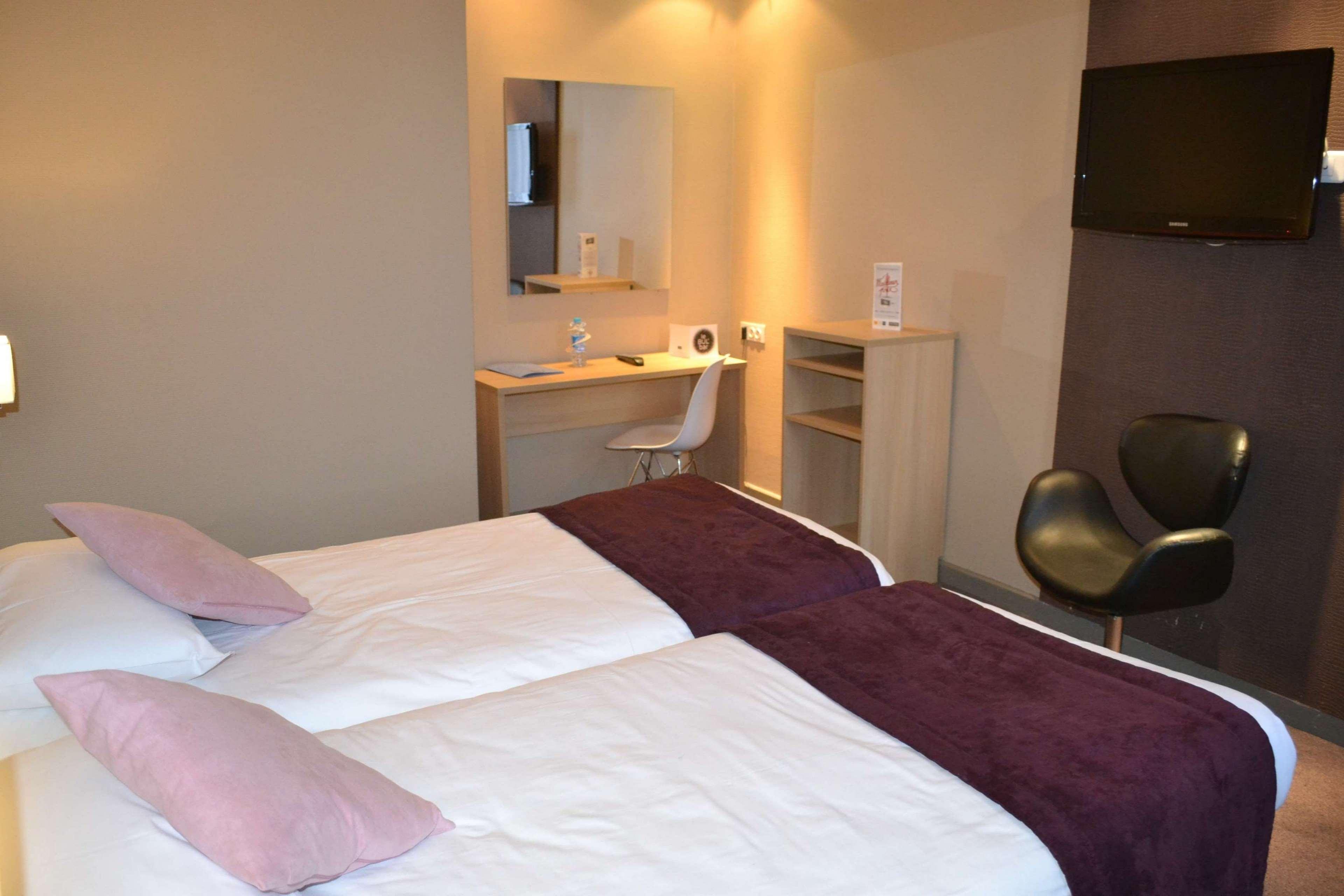กีเรียด เรียมส์ ซองเทรอ Hotel แร็งส์ ภายนอก รูปภาพ