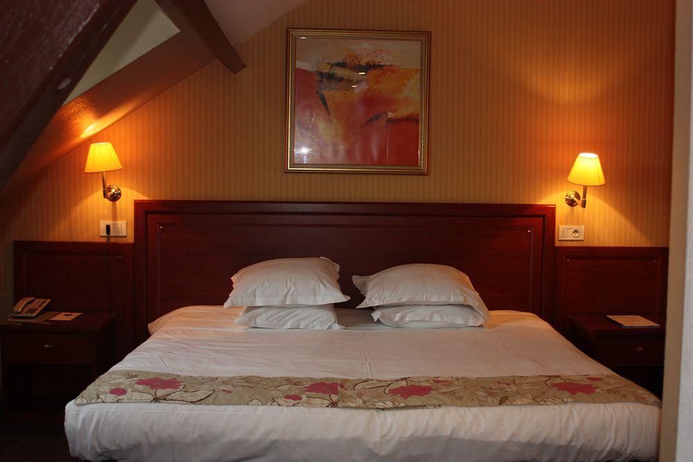 กีเรียด เรียมส์ ซองเทรอ Hotel แร็งส์ ห้อง รูปภาพ