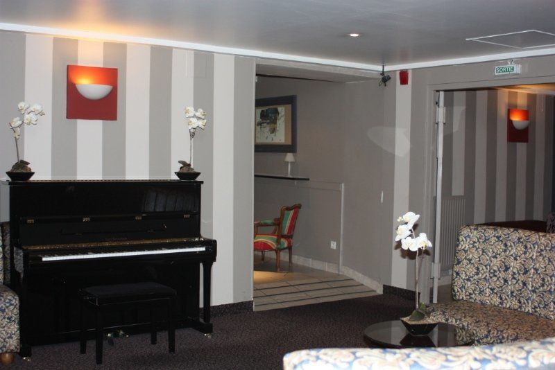 กีเรียด เรียมส์ ซองเทรอ Hotel แร็งส์ ภายนอก รูปภาพ