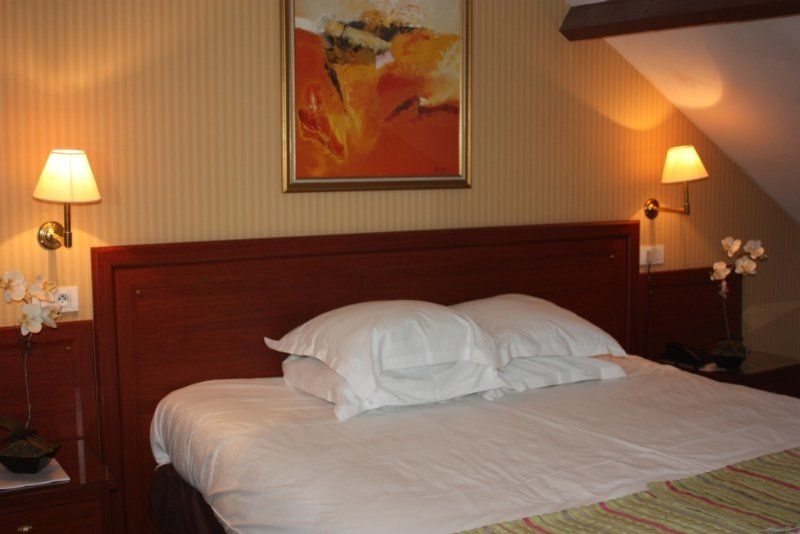 กีเรียด เรียมส์ ซองเทรอ Hotel แร็งส์ ภายนอก รูปภาพ
